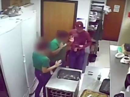 Imagem mostra ação de bandido que roubou R$ 6,5 mil de lanchonete