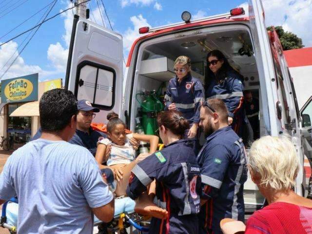 Durante entrega de ve&iacute;culo, crian&ccedil;a passa mal e inaugura ambul&acirc;ncia 