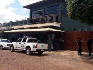Comerciante sobrevive a atentado em frente de casa na fronteira Comerciante sobrevive a atentado em frente de casa na fronteira
