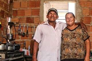 Ervino e a esposa Rosa Maria, de 52 anos, sua maior fã. (Foto: Marcos Maluf)