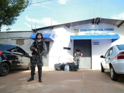 Em pres&iacute;dio feminino, presas fazem buracos nas paredes para &ldquo;ligar&rdquo; celas