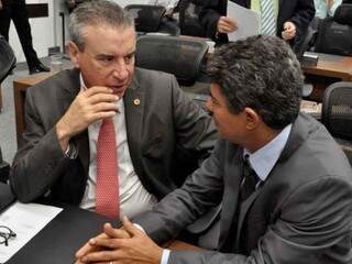 Deputados Paulo Corrêa (PSDB) e Rinaldo Modesto (PSDB), em sessão na Assembleia (Foto: Luciana Nassar/ALMS)
