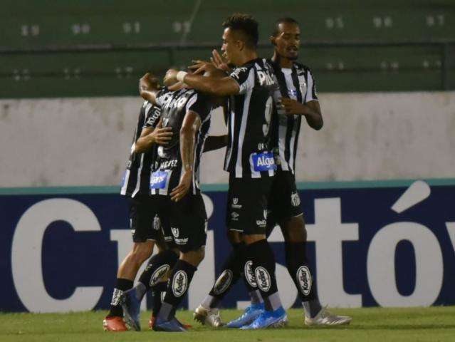 Pablo marca contra e Santos vence o Guarani por 2 a 1 