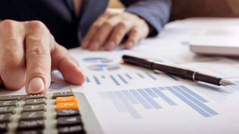 Limite de juros de 8% ao m&ecirc;s no cheque especial passa a valer a partir de amanh&atilde;