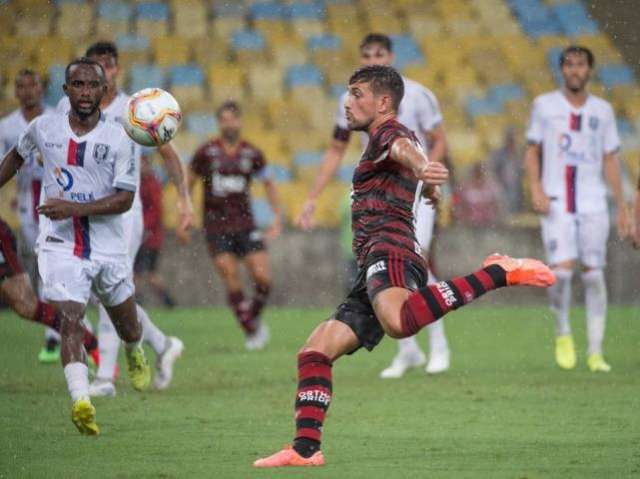 Resende abre o placar, mas Flamengo &quot;acorda&quot; e vence de virada por 3 a 1