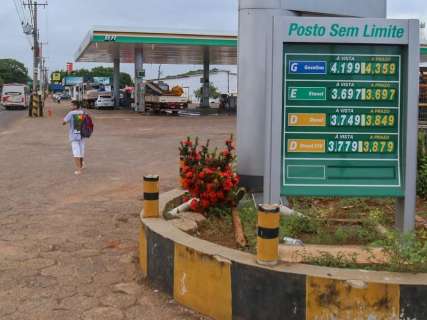 Gasolina chega a R$ 4,42, mas álcool ainda não compensa na Capital