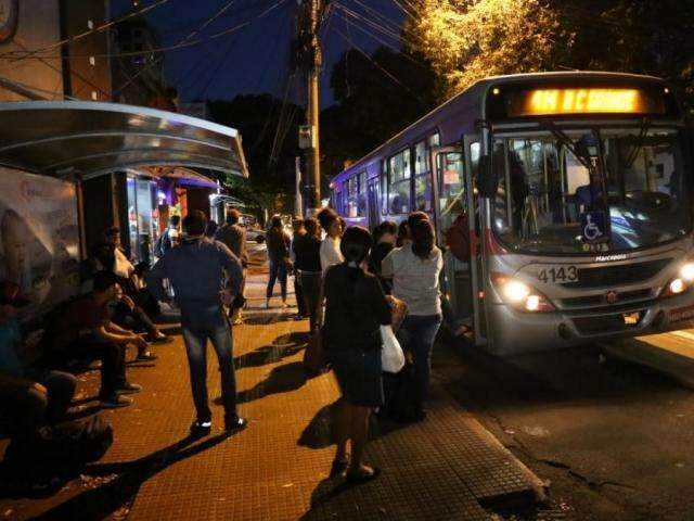 Hor&aacute;rios das linhas de &ocirc;nibus da madrugada s&atilde;o estendidos em uma hora