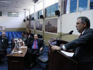 Com galerias vazias, advogado fala em sessão desta tarde; mais um vereador se livrou da cassação (Foto: Thiago Morais/Divulgação)