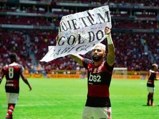 Gabriel comemora gol com faixa. Atacante está confirmado para jogo de hoje (Foto: Alexandre Vidal/Flamengo)