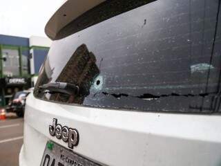Ap&oacute;s persegui&ccedil;&atilde;o e tiroteio, pol&iacute;cia recupera Jeep roubado na Carvalho