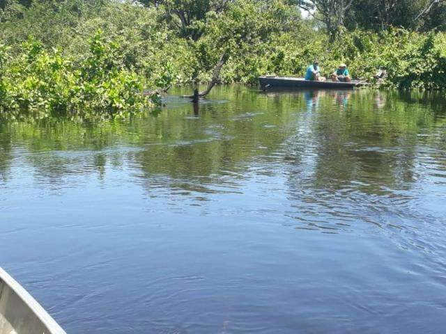 Mergulhadores resgatam homem que caiu do cavalo e morreu no Rio Paraguai 