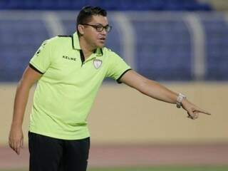 Técnico Cláudio Roberto durante passagem pelo futebol da Arábia Saudita (Foto: Divulgação)