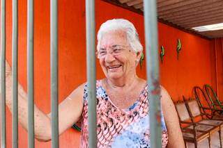 Aos 83 anos, outra pioneira na rua é Antônia. (Foto: Henrique Kawaminami)