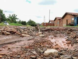 Rua Catiguá já foi palco de tragédias e moradores relembram traumas de dias chuvosos. (Foto: Henrique Kawaminami)