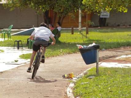 Com padrinhos na publicidade, Pra&ccedil;a do Peixe sofre abandono e queixas