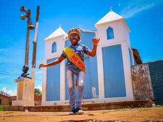 Kleverton é morador da Comunidade São Benedito e o novo Rei Momo do Carnaval 2020. (Foto: Henrique Kawaminami)