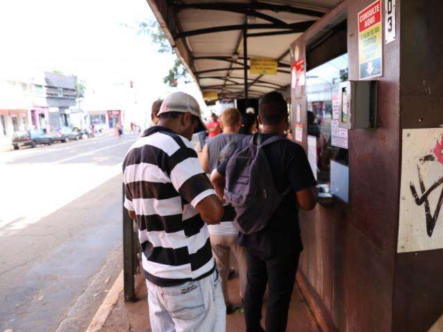 Na v&eacute;spera de reajuste, usu&aacute;rio corre para comprar passagem por R$ 3,95