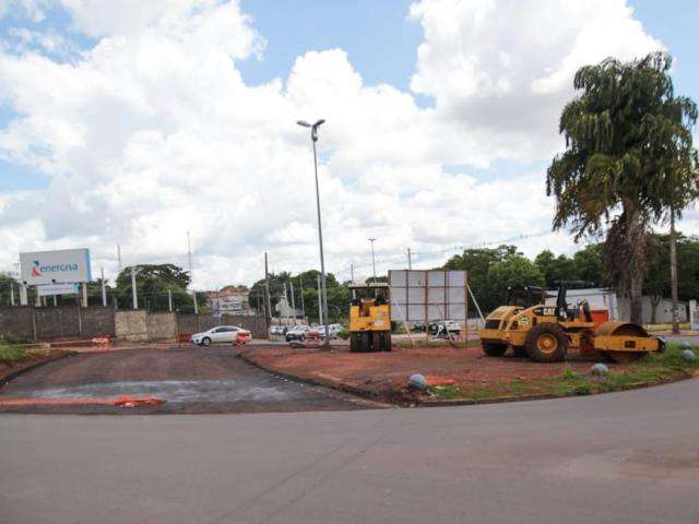 Obra em rotat&oacute;ria para de novo e s&oacute; ser&aacute; retomada ap&oacute;s per&iacute;odo de chuvas