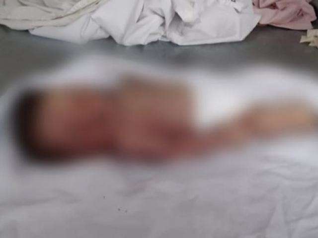 Beb&ecirc; morre e corpo &eacute; encontrado enrolado em len&ccedil;&oacute;is sujos e com formigas