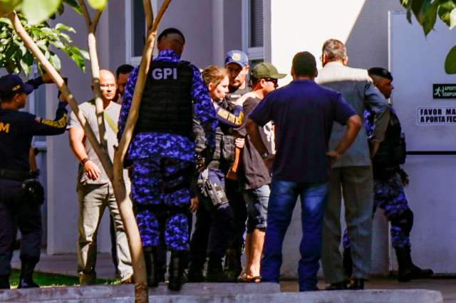 &quot;Perdi o controle&quot;, justifica guarda depois de se entregar &agrave; pol&iacute;cia