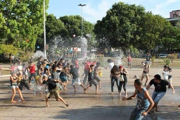 Ponta Por&atilde; mant&eacute;m tradi&ccedil;&atilde;o  com guerra d&#039;&aacute;gua nesta ter&ccedil;a-feira