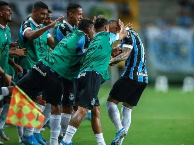 Gr&ecirc;mio goleia o Esportivo por 5 a 0 e se classifica para a semifinal do Gauch&atilde;o 