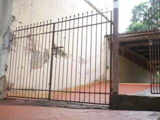 Ladr&atilde;o atira e v&iacute;tima de 64 anos sai ilesa de tentativa de assalto no Centro