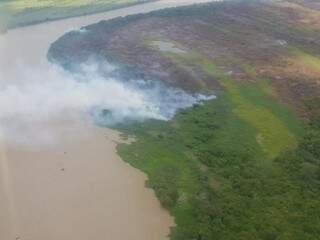 Fogo volta a devastar o Pantanal e mobiliza bombeiros nesta quinta-feira 