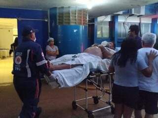 Homem &eacute; baleado com 3 tiros e vai de moto at&eacute; Upa