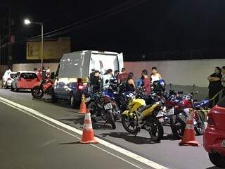 Motos e veículos foram removidos pela polícia durante a operação, (Divulgação BPMT)