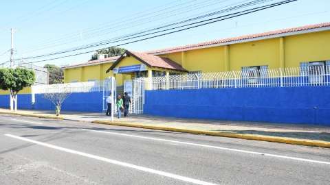 Pais devem efetivar matr&iacute;culas de alunos de escolas municipais at&eacute; hoje
