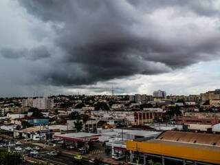 Tempo nublado em Campo Grande  (Foto: Marcos Maluf)
