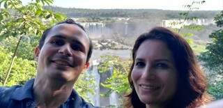 Irineu e a amiga, Luceli Malavaze em Foz do Iguaçu (Foto: Arquivo pessoal)