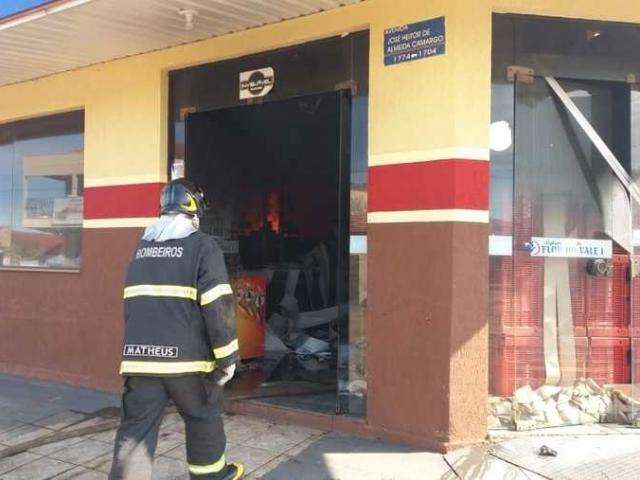 Preju&iacute;zo chega a R$ 3 milh&otilde;es em mercado destru&iacute;do por inc&ecirc;ndio