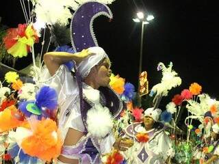 Alegria e muito colorido do maior carnaval do Centro-Oeste