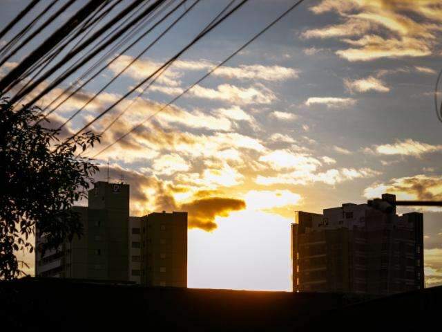 Inmet prev&ecirc; sexta-feira com calor de 34&deg;C e pancadas de chuva em &aacute;reas isoladas