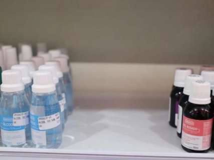 &Aacute;lcool em gel e m&aacute;scara cir&uacute;rgica j&aacute; est&atilde;o em falta nas farm&aacute;cias 