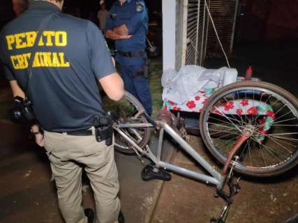 No carrinho de lanche, homem é surpreendido e morre com 10 tiros 