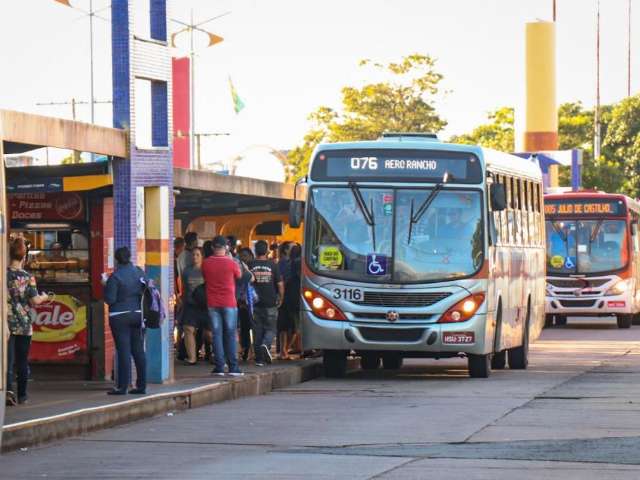 Mudan&ccedil;a em linhas gera confus&atilde;o, mas j&aacute; desafogou Terminal Moren&atilde;o