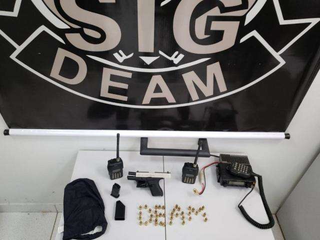 Investigado por viol&ecirc;ncia dom&eacute;stica, homem de 72 anos &eacute; flagrado com pistola 