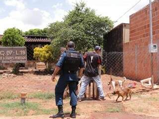 Aos gritos, mulher p&otilde;e fogo em resid&ecirc;ncia de ex-namorado