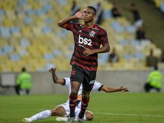 Lucas Silva comemora gol do Flamengo sobre o Vasco (Foto: Divulgação)