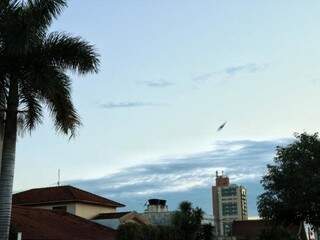 Em Campo Grande, a previsão é de chuva a qualquer hora do dia. (Foto: Henrique Kawaminami)