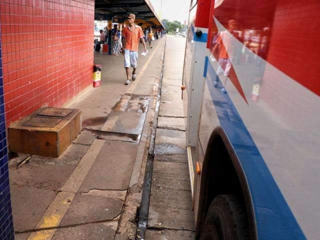 Decreto &eacute; suspenso e negocia&ccedil;&atilde;o de reajuste de &ocirc;nibus volta &agrave; estaca zero