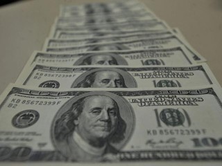 Dólar comercial encerrou a sessão vendido a R$ 4,475, com alta de R$ 0,031 (Foto: Agência Brasil)