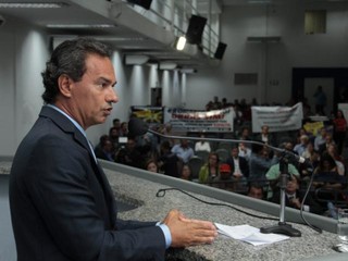 Prefeito Marquinhos Trad (PSD) na sessão de abertura da Câmara (Foto: Reprodução/ Izaias Medeiros)