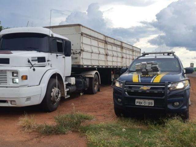 Motorista tenta jogar 32 quilos de coca&iacute;na fora, mas &eacute; preso na BR-262