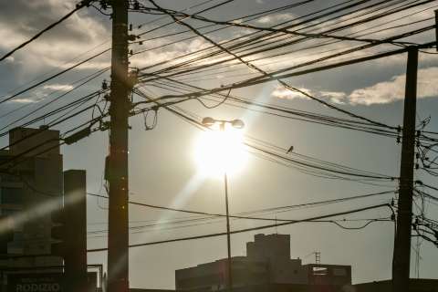 Inmet emite alerta de chuvas intensas com ventania e risco de alagamentos 