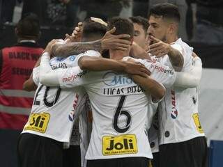 Jogadores do Corinthians comemoram gol em partida do Paulistão (Foto: Agência Corinthians)