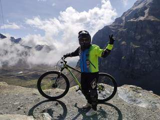 Passeio de bicicleta era um sonho da professora, que já visitou a Bolívia três vezes. (Foto: Arquivo Pessoal)